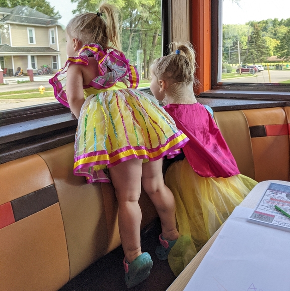 Meet your Posher, Lana - Picture 3 of 6